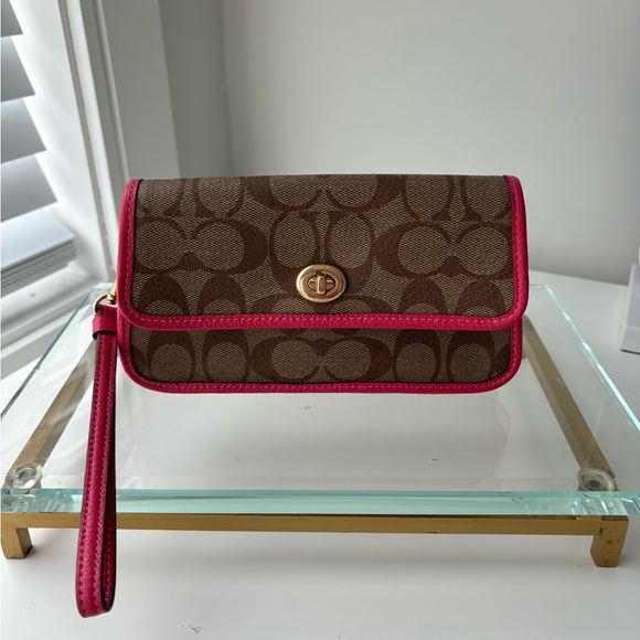 Coach Handbags - Coach Wristlet